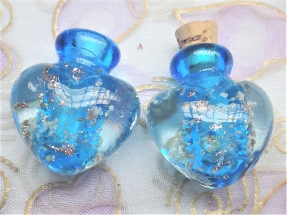 < HPB44-SP>22X20MM手作琉璃銅沙螢光香水瓶~水藍---1入(含木塞)